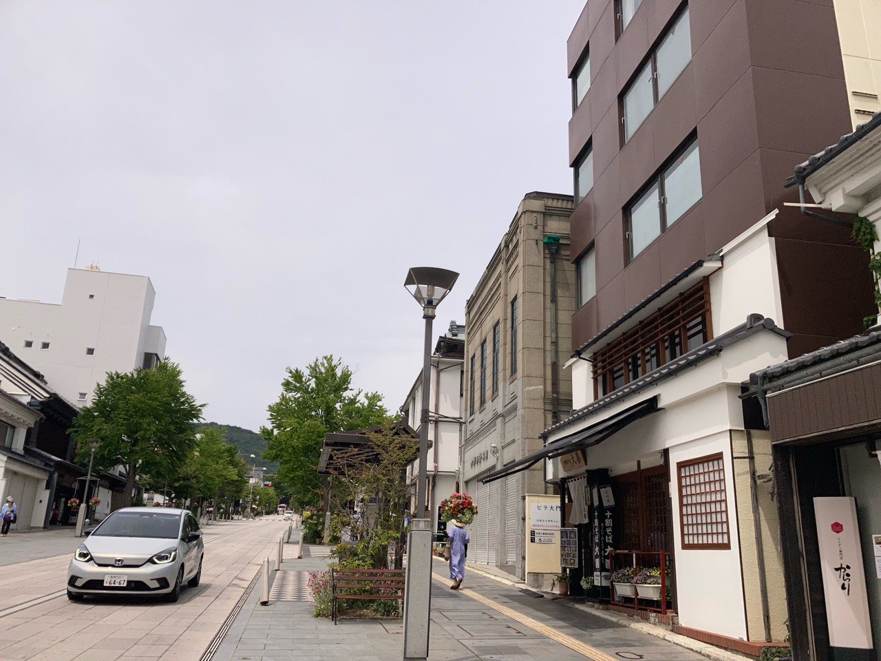 ビラ大門の建つ門前町の通り
